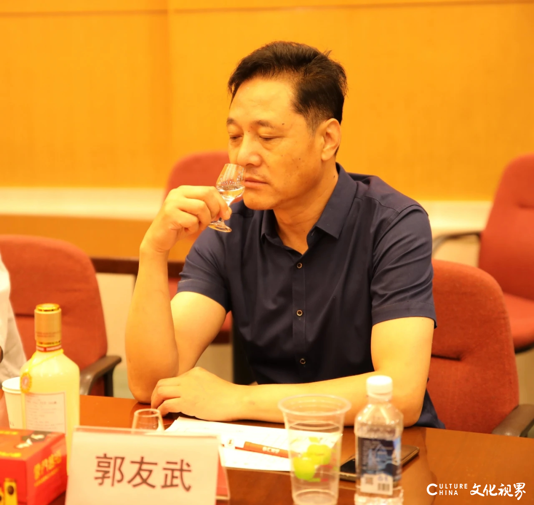 1984—2020，云门陈酿酒获“部优银杯奖”36周年纪念酒发布会在济南隆重举行