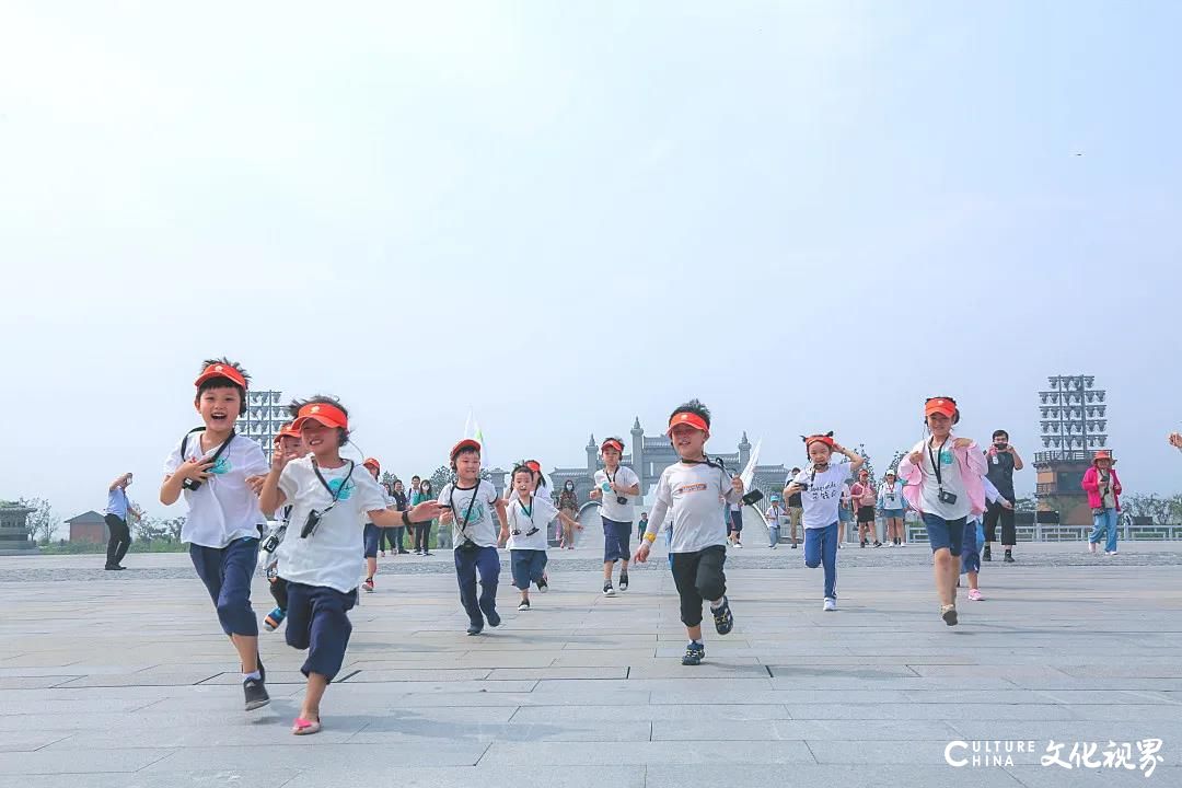 今夏最火的亲子游目的地——山东曲阜“尼山圣境”迎来济南萌娃们仪式感满满的毕业之旅