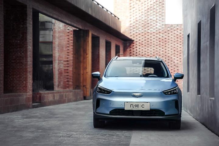 几何汽车的首款纯电SUV——几何C明日在杭州上市，吉利几何品牌销售公司总经理刘智丰：承诺五个“0”，精准续航不虚标