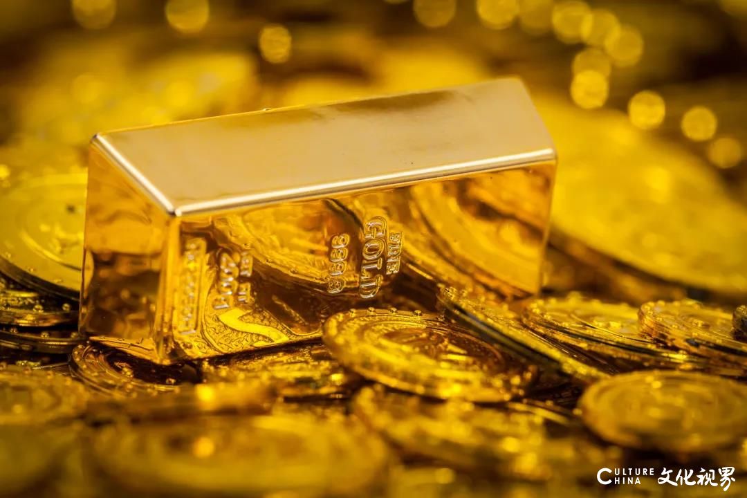 黄金现货价格首次突破2000美元/盎司，今年已涨38%，背后三大原因是......