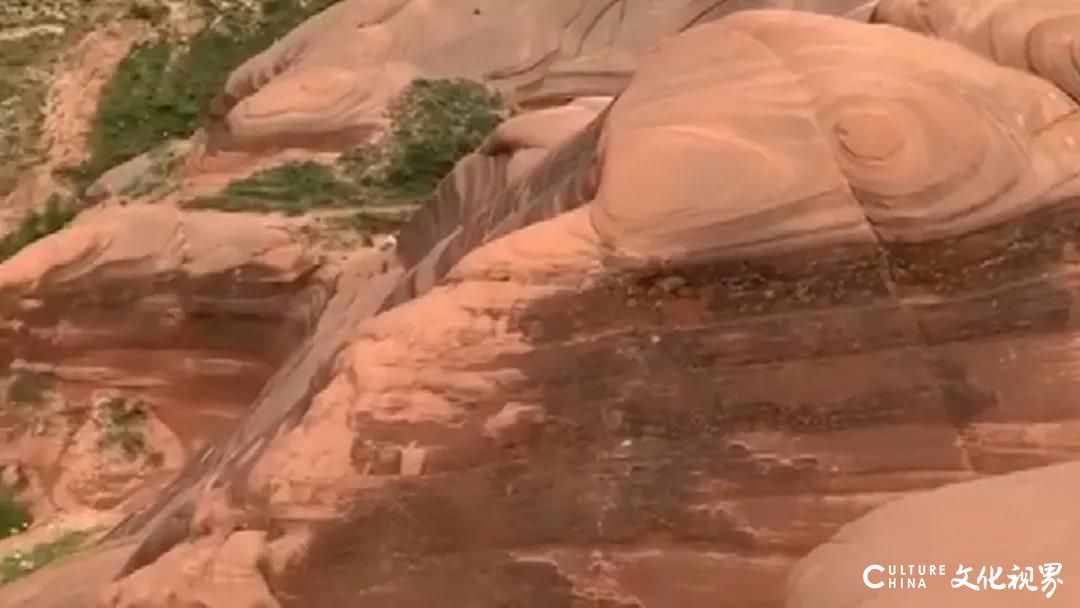 陕西榆林龙洲丹霞地貌景点遭人破坏，当地景区管理部门和景区警务室介入调查