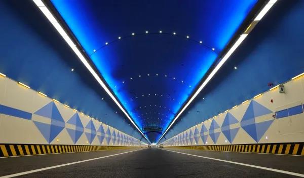 济南最美星空隧道通车！“两横三纵”城区快速路网全部建成！