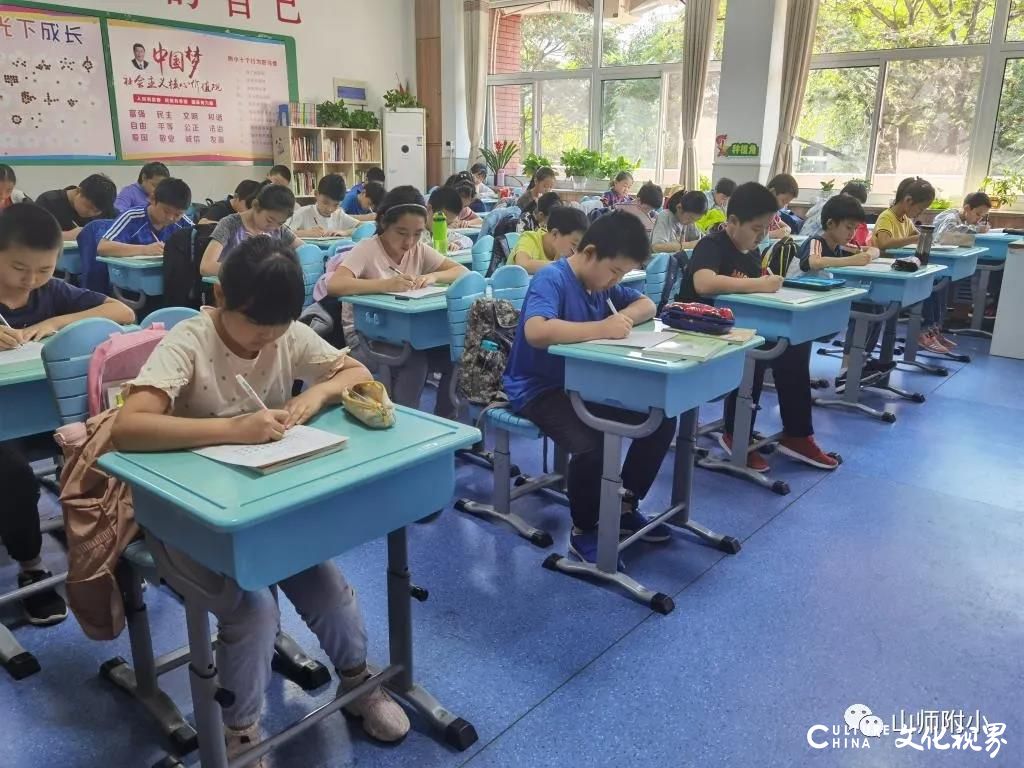 一横一竖写汉字，一撇一捺展敬意——山师附小成功举办规范汉字书写大赛，五年级全体学生参加活动