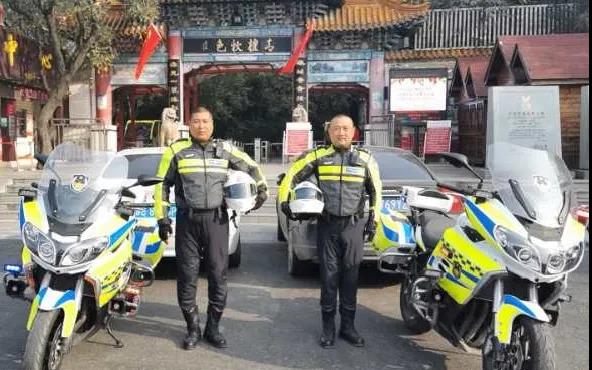 畅行中国 交警同行——山东交警全员上路，为双节假期保驾护航