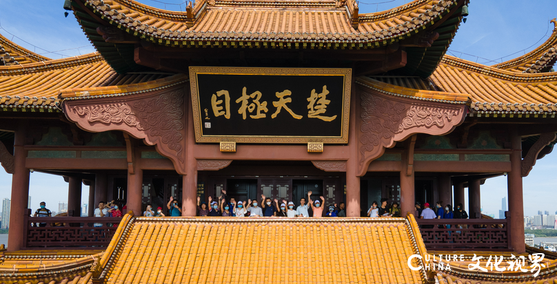 中国双节黄金周掀起旅游热潮，外媒羡慕“中国自信”