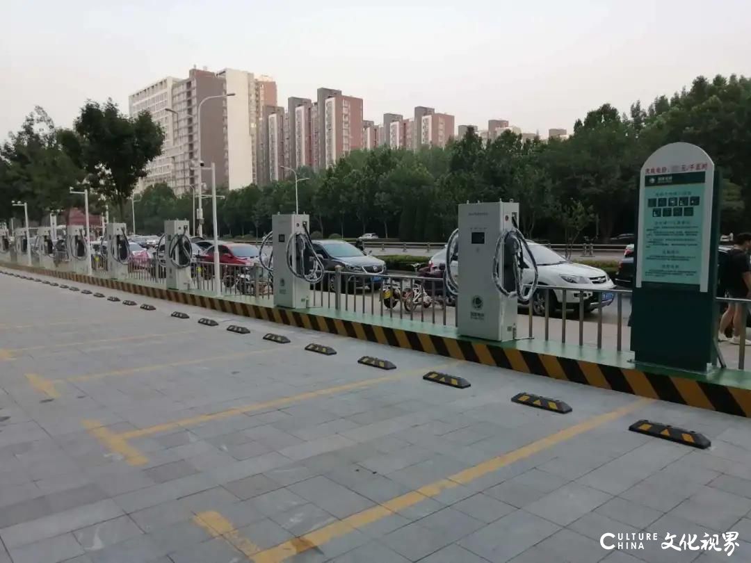 第四届中国(北京)国际电动车充电技术展览会隆重举行，积成电子荣膺“中国充电设施行业十大影响力品牌”