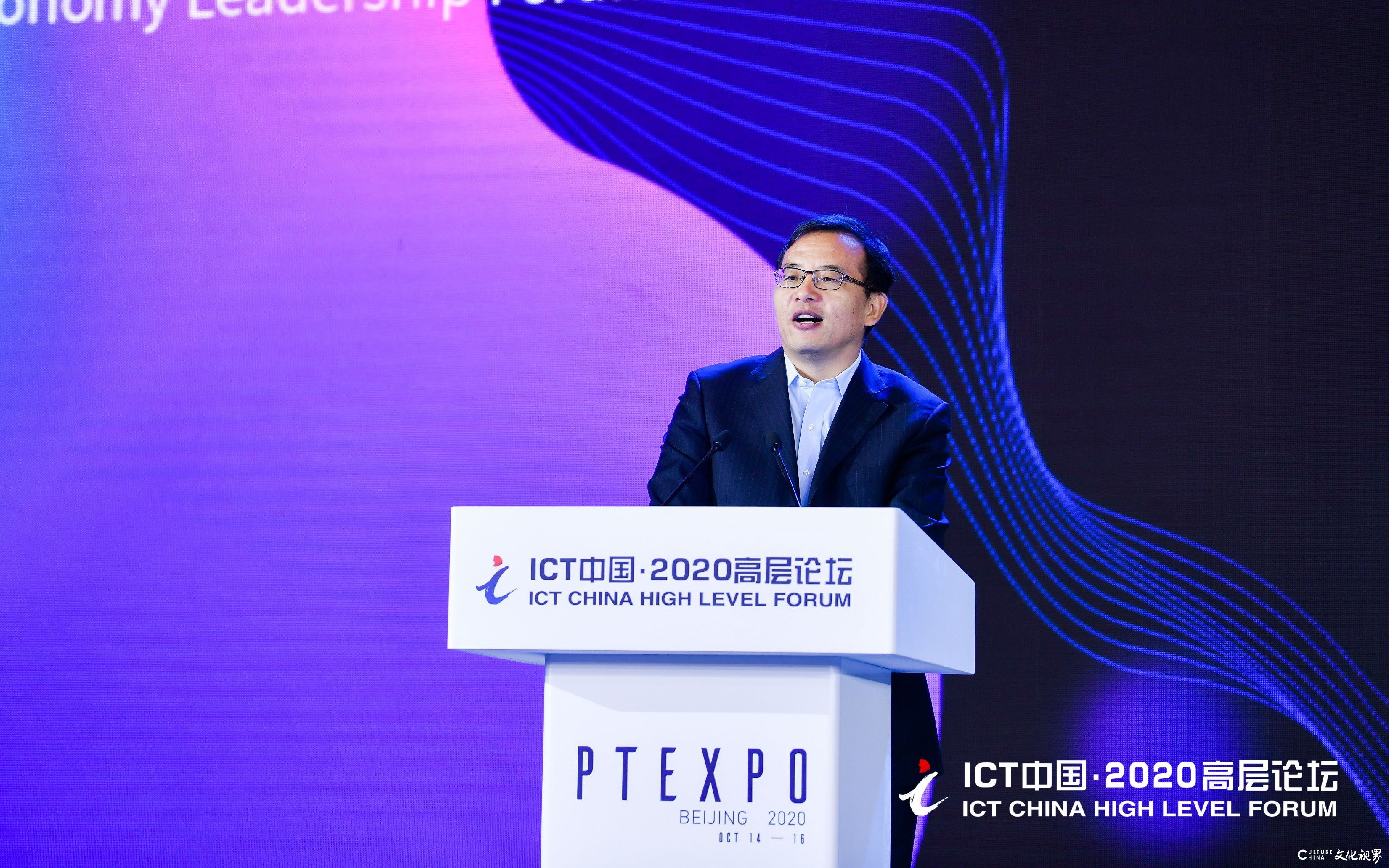 华为战略部总裁张文林提出：进一步开源才能解决数字化的核心问题，而开源的关键是开发者