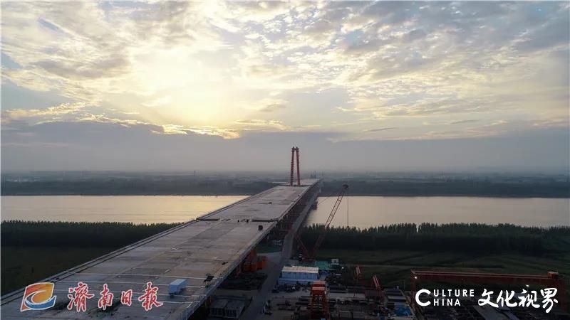 创多项世界之最！济南凤凰路黄河大桥顺利合龙，通车后可自驾、乘公交轨交、步行、骑车过桥