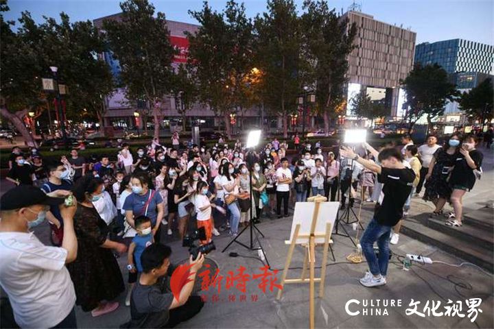济南首批62位街头艺人“持证上岗”，夜间音量不超50分贝，禁止兜售商品