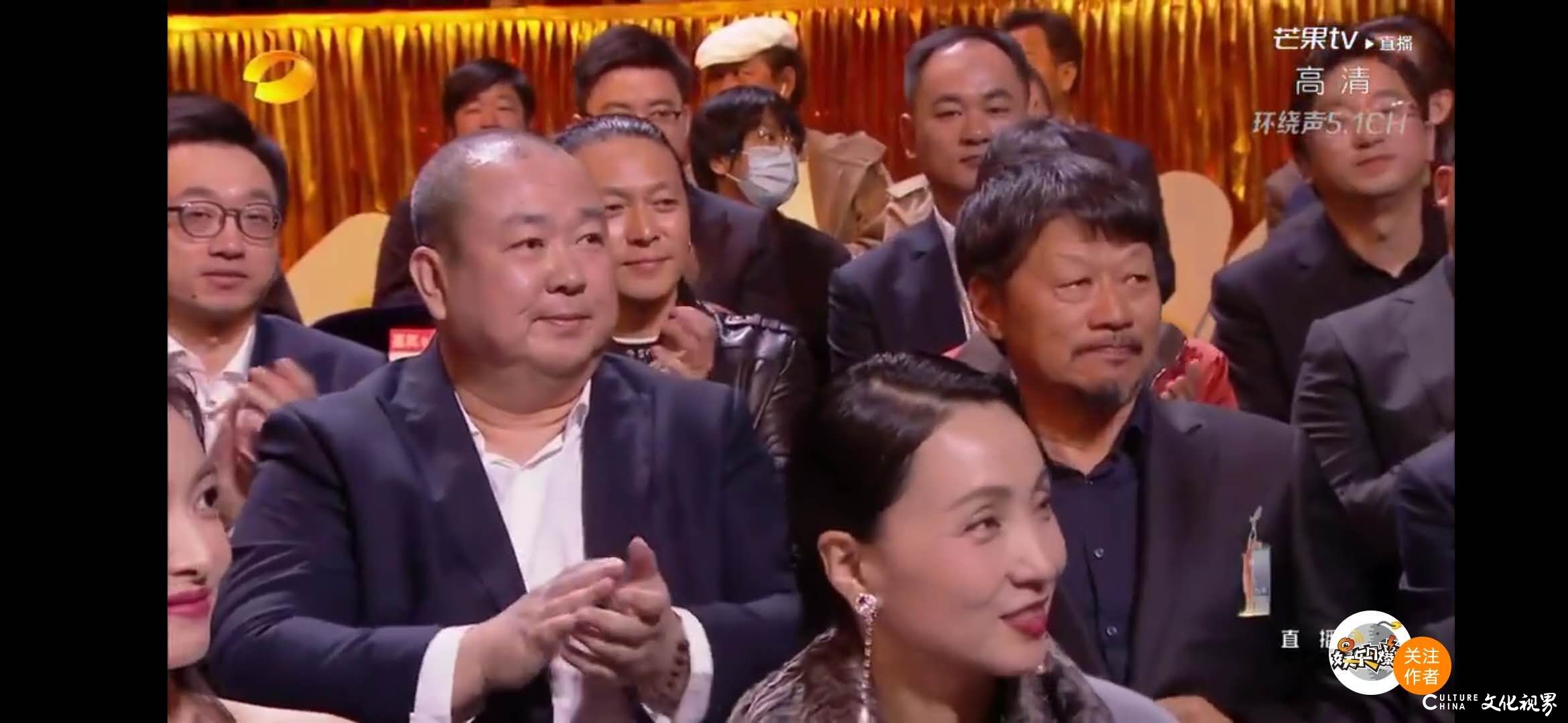 鲁籍导演孔笙凭《大江大河》获得第30届中国电视金鹰奖最佳导演奖，童瑶获封最佳女演员