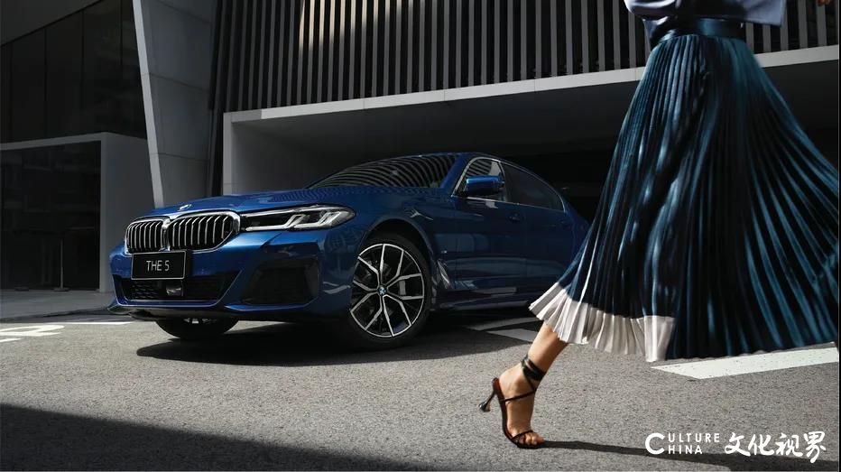 宝马新BMW 5系上市发布会在济南盛大举行，济南大友宝等500家经销商与万余名客户和媒体共同见证17款新车型正式上市