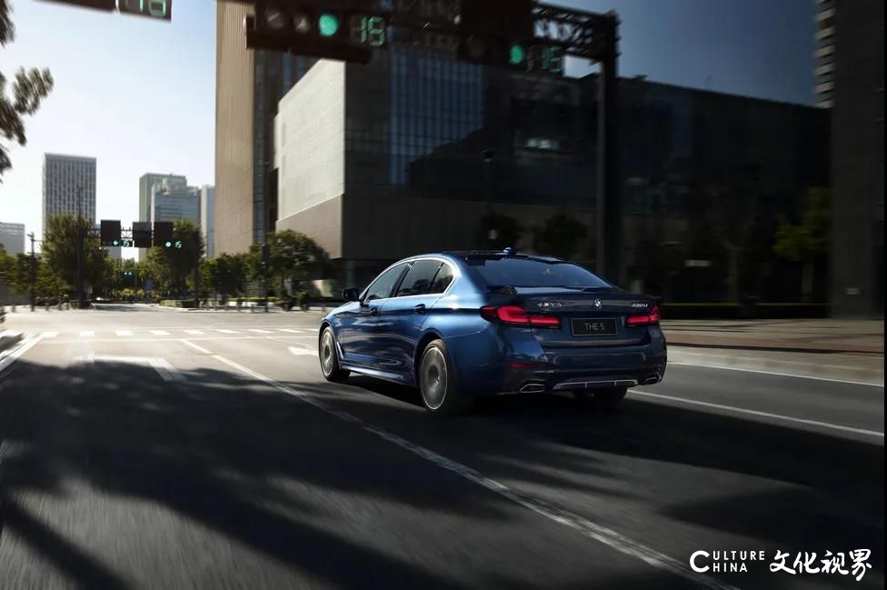 宝马新BMW 5系上市发布会在济南盛大举行，济南大友宝等500家经销商与万余名客户和媒体共同见证17款新车型正式上市