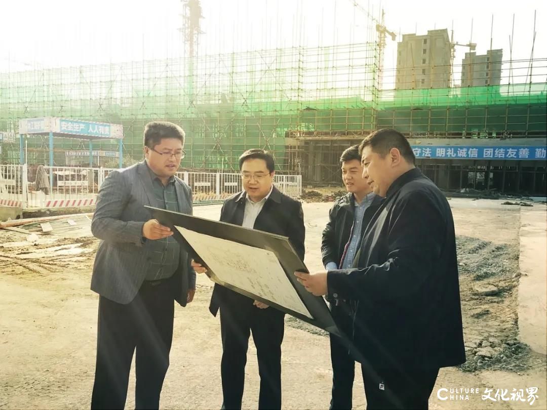 枣庄市教育局副局长高玉龙一行到薛城区双语实验学校项目现场调研，对水发民生集团枣庄公司的施工进度高度认可