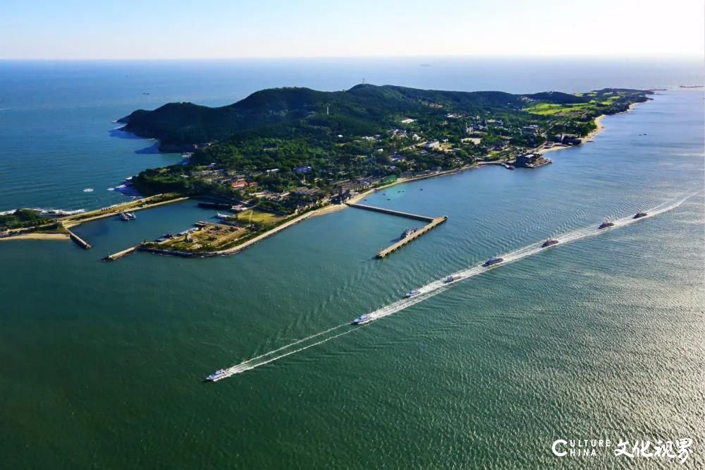 刘公岛晚秋盛景正当时，快来岛上领略碧海蓝天、和风彩树的最美晚秋吧！