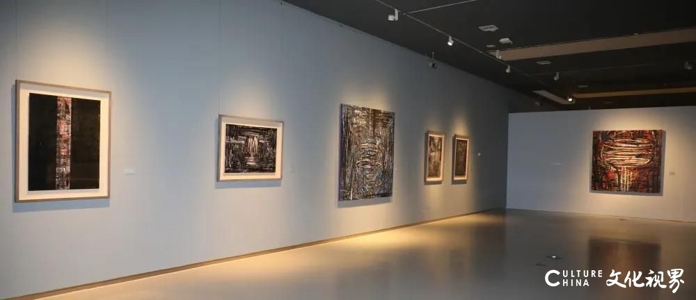 “自约·视界——金日龙抽象艺术二十年”展在山东美术馆开幕，多维度展现中国当代抽象艺术的风采