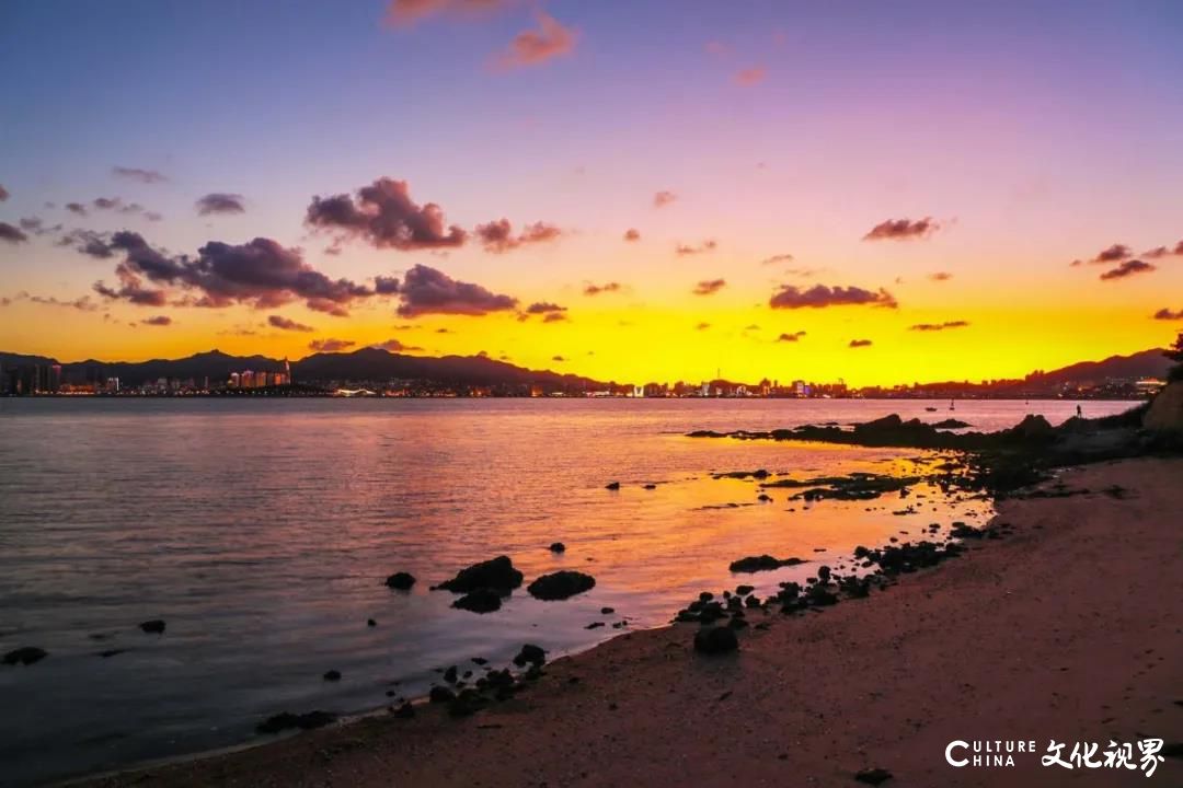 刘公岛晚秋盛景正当时，快来岛上领略碧海蓝天、和风彩树的最美晚秋吧！