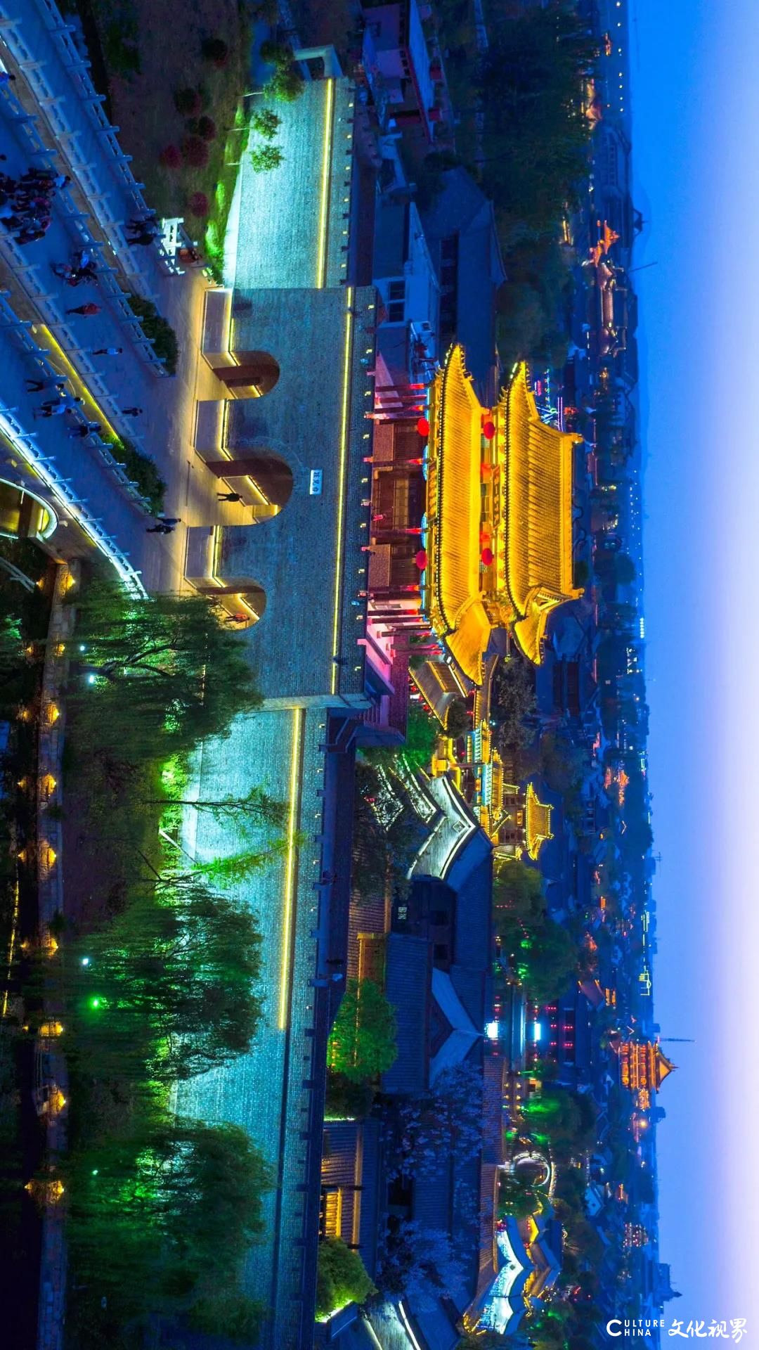 嘉华旅游|流光溢彩不夜天，最美还是枣庄台儿庄古城蓝调的瞬间