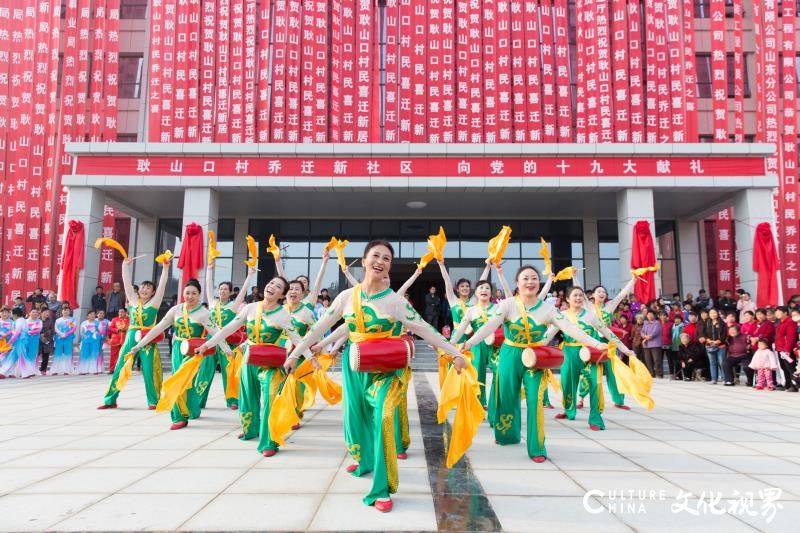 山东省作家逄春阶、朵拉图创作的长篇报告文学《家住黄河滩——黄河滩区脱贫迁建全景实录》作品研讨会在北京举办