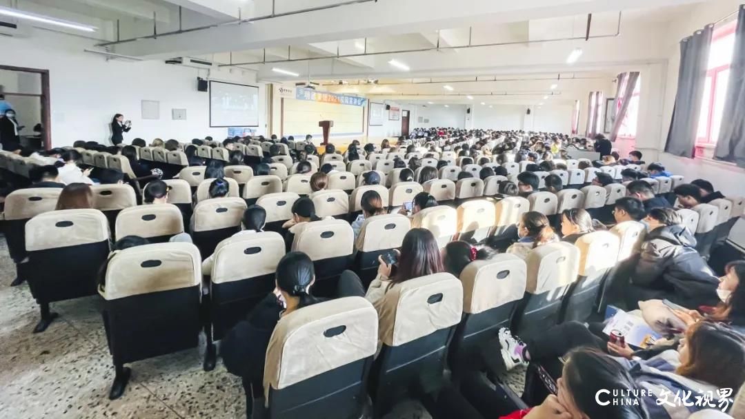 明德集团在黑龙江东方学院成功举办明德订单班校园宣讲会，与500余名“小明同学”热烈互动