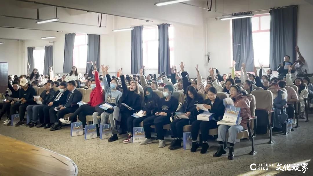 明德集团在黑龙江东方学院成功举办明德订单班校园宣讲会，与500余名“小明同学”热烈互动