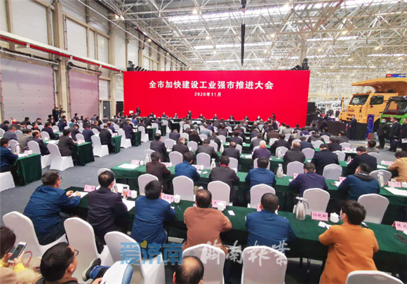 中国重汽智能网联(新能源)重卡项目投产，首台车辆昨日下线，谭旭光表示：将打造“智造济南”的最强劲引擎