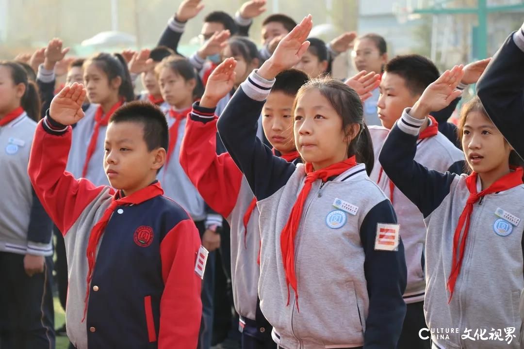济南高新区劝学里小学举办抗美援朝纪念活动，表达对先烈们的敬意与哀思