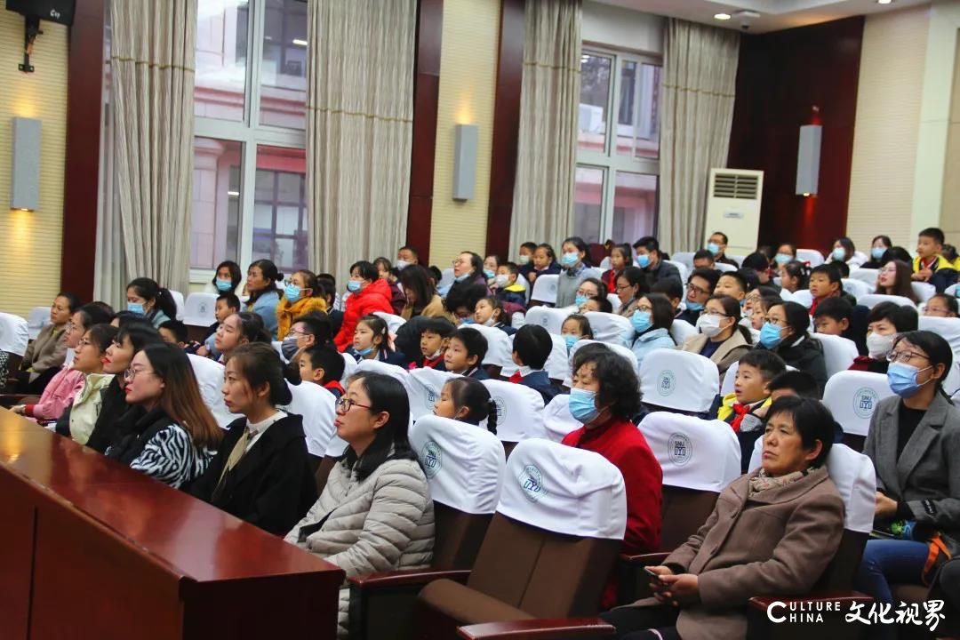 学好中国字，做好中国人——济南市历下区历山学校二年级举行“学好中国字”亲子活动