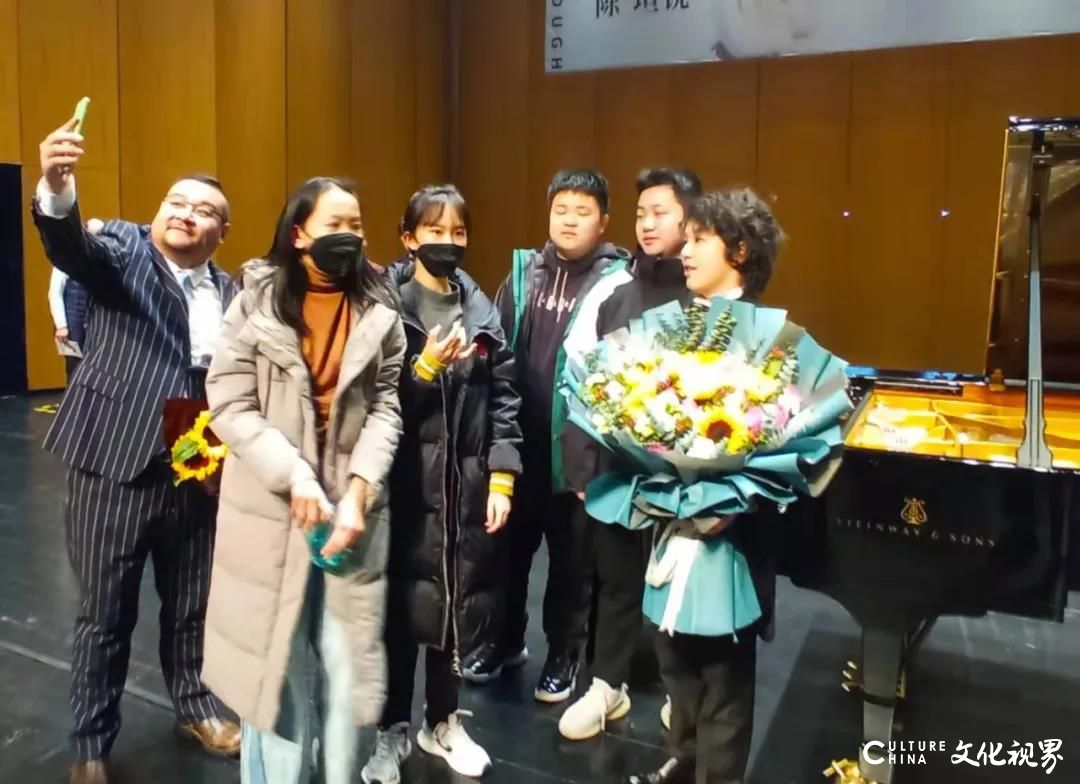 “穿行时空之旅——陈坦锐钢琴独奏公益音乐会”在济宁成功举办，慈善家陈光标助阵演出