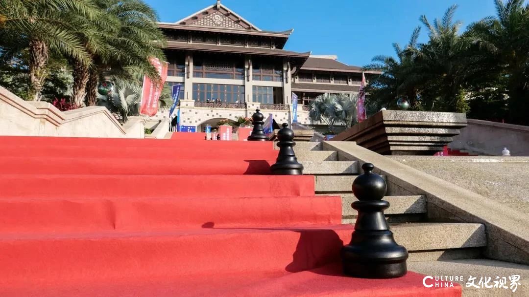 海南棋子湾上演国象红毯秀，棋手大咖盛装出席迎新年