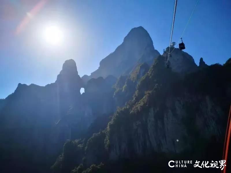 奉上精心打造的新年特惠线路，嘉华旅游董事长张明感恩2020，诚邀您共赴一段不平凡的2021新年旅行