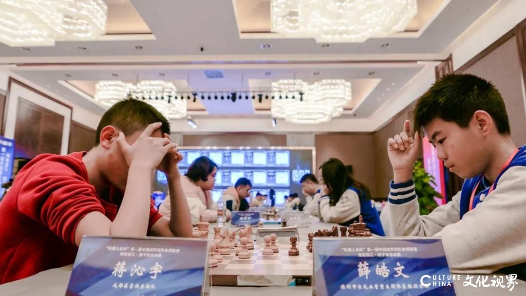 历时80天，全国80支代表队参赛的“机器人谷杯”首届中国城市国际象棋联赛落幕，济南银丰队荣获冠军
