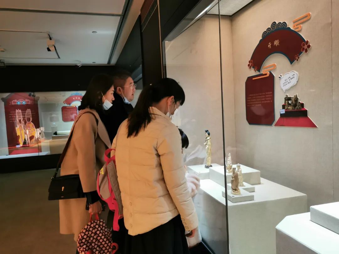 烟台市博物馆牛年春节“亮家底”式的集中展览，为年味增添“诗和远方”的浪漫情怀