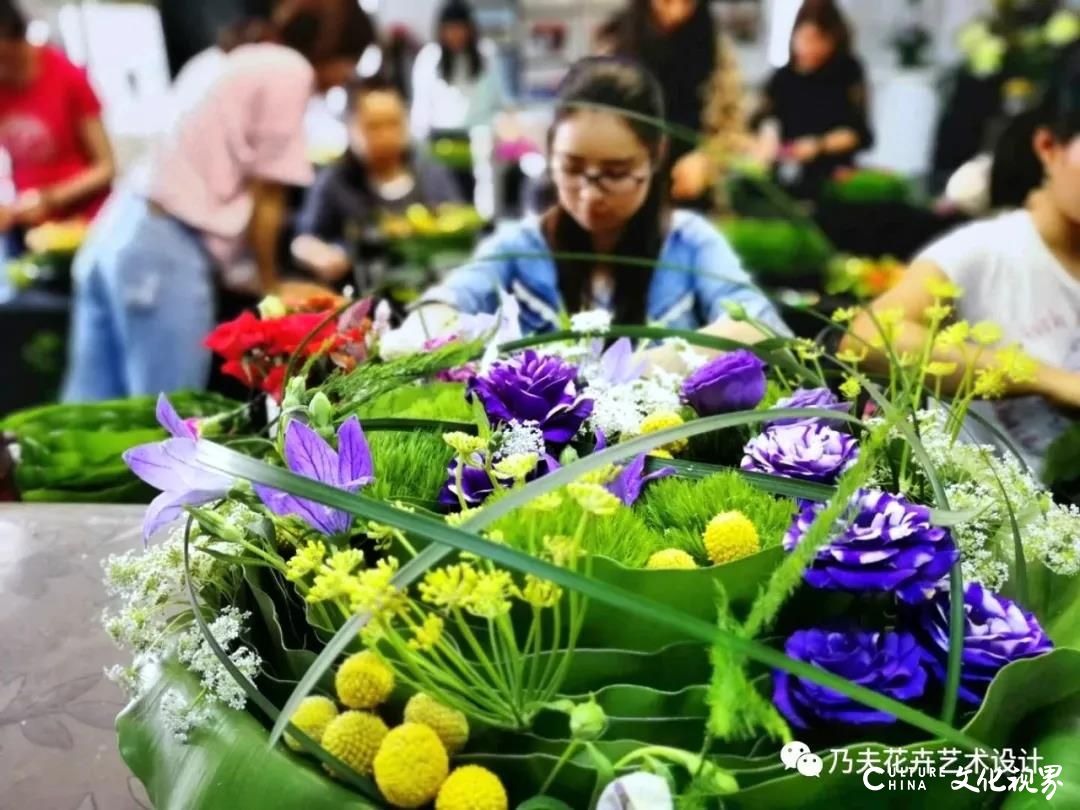 欧式花艺设计商务经典培训班即将开课，快来济南乃夫插花花艺职业培训学校报名