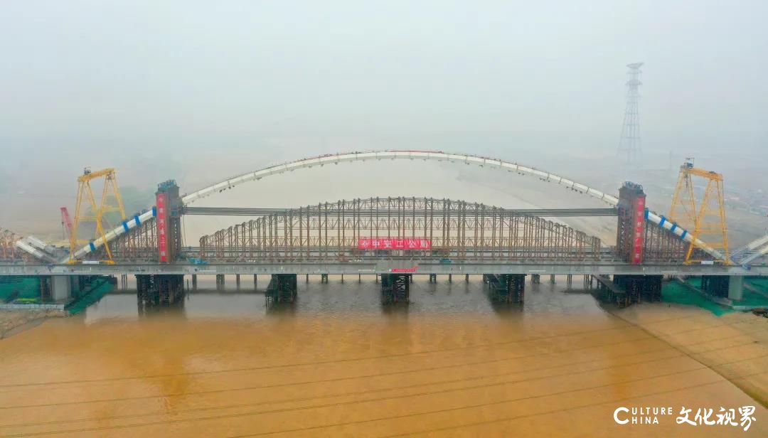“黄河第一拱、世界第一吊”! 齐鲁黄河大桥420米主拱顺利合龙