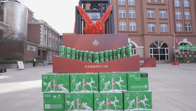 “灯塔工厂”青岛啤酒量身定制“冬奥冰雪罐”，将啤酒与体育的激情完美结合