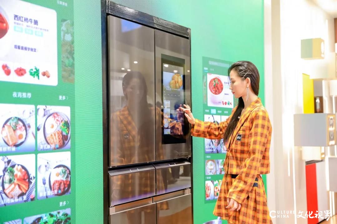 聚焦AWE丨海尔发布全球首台美食物联生态冰箱，盛邀科技、母婴、生活达人来“挑刺”