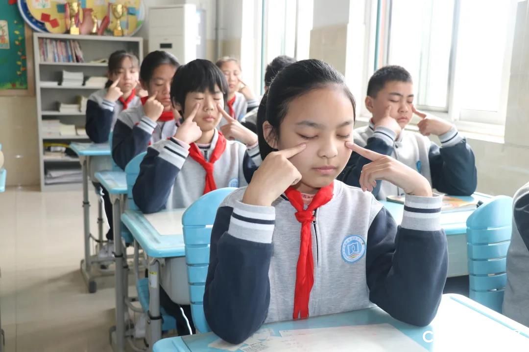 济南高新区劝学里小学开展防控近视宣传教育月活动，带领孩子们“三全”护眼“eye”世界
