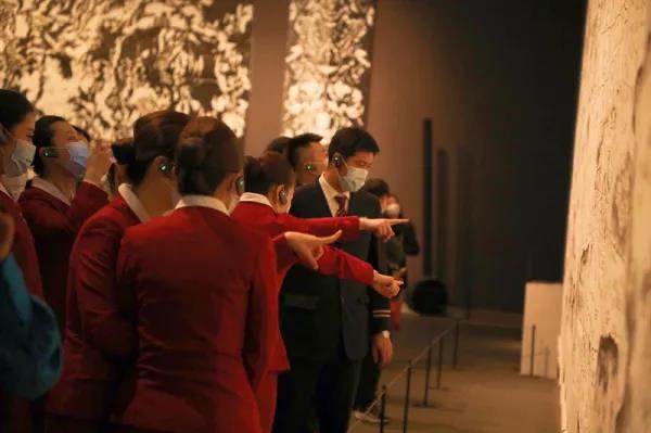 山东美术馆“和动力·首届济南国际双年展”艺术家导览系列活动，让观众颇感受益