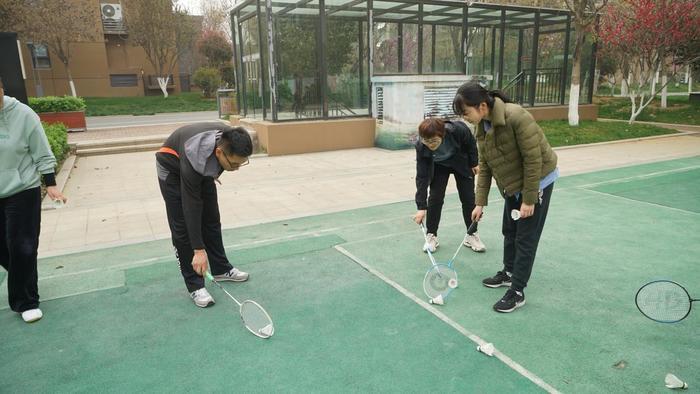 首届“绿地友邻杯”绿地（济南）业主羽毛球挑战赛即将开赛，专业培训提前开练
