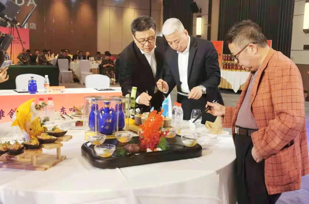 景阳春·景⑧山东美食大赛第12站成功在济南银丰华美达酒店举办，各色鲜香菜品令人垂涎
