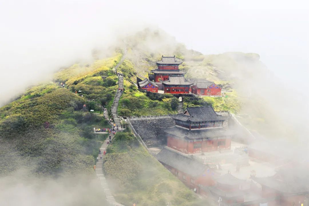 嘉华旅游|佛光、云海、净土——贵州梵净山以遗世独立之姿，享“天下众名岳之宗”