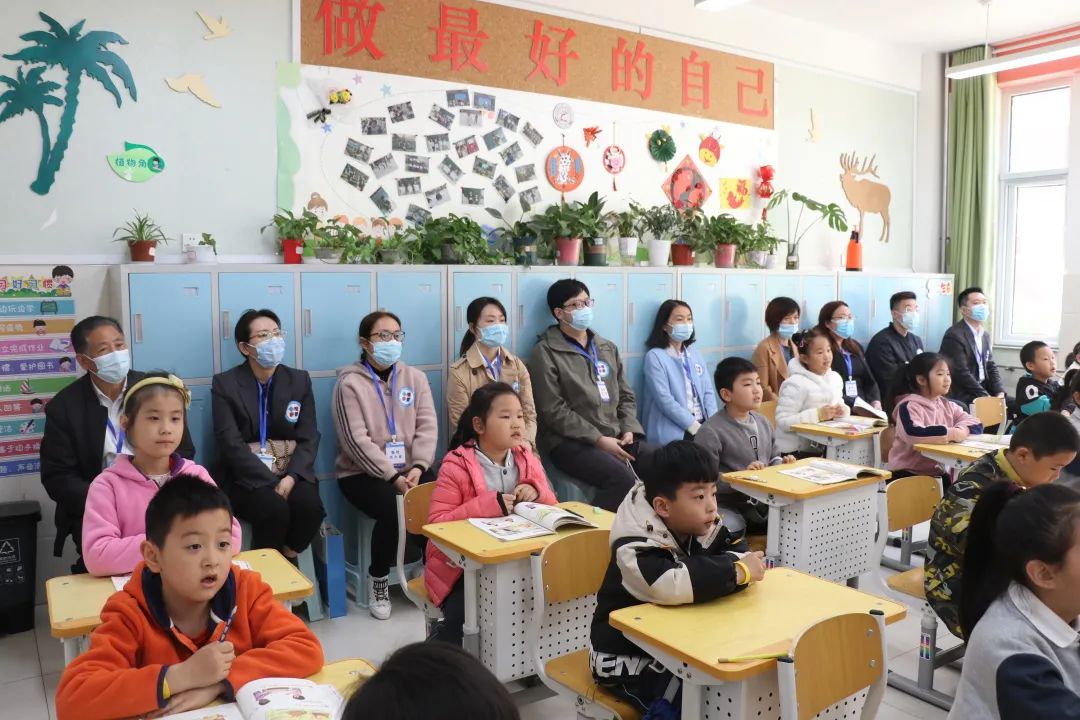 小学校迎来“大同学”——济南高新区汉峪小学家长开放日欢乐举行