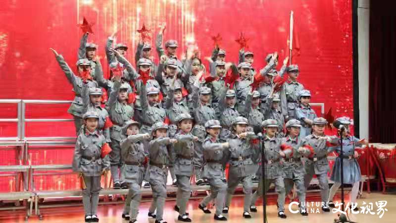 少年高歌献给党——山师附小二（8）班同学穿上军装唱响红歌