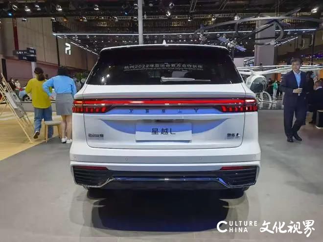 外观豪华、配置超前、动力强劲，紧凑型SUV吉利星越L正式亮相2021上海车展