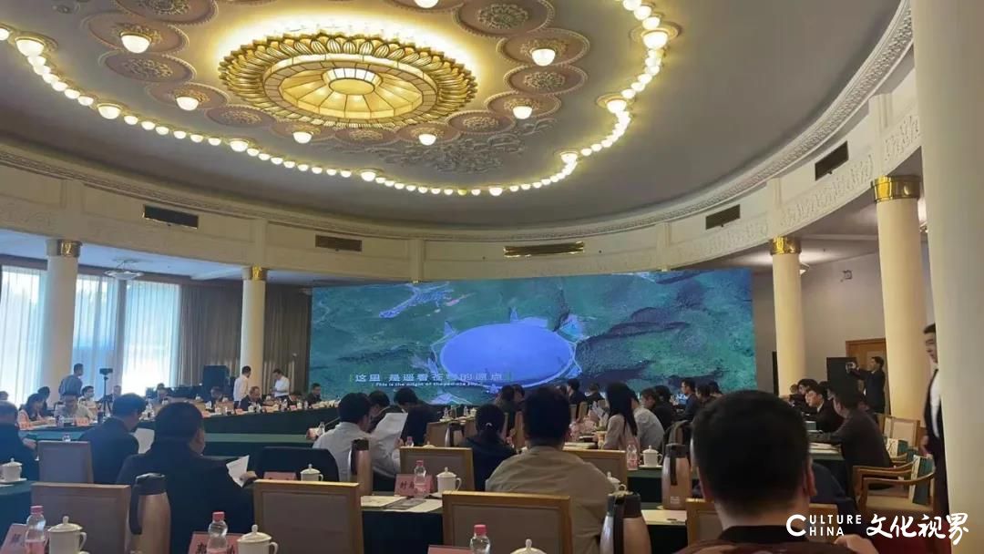 贵州省文旅产业招商引资对接会在济南举行，嘉华旅游董事长张明应邀出席并发言