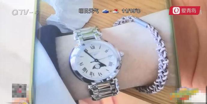 青岛女子花万元购买浪琴表，次日就坏了，专柜：有划痕，需检测
