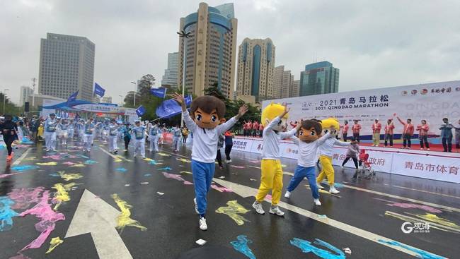 今天，海尔·2021青岛马拉松鸣枪开跑！