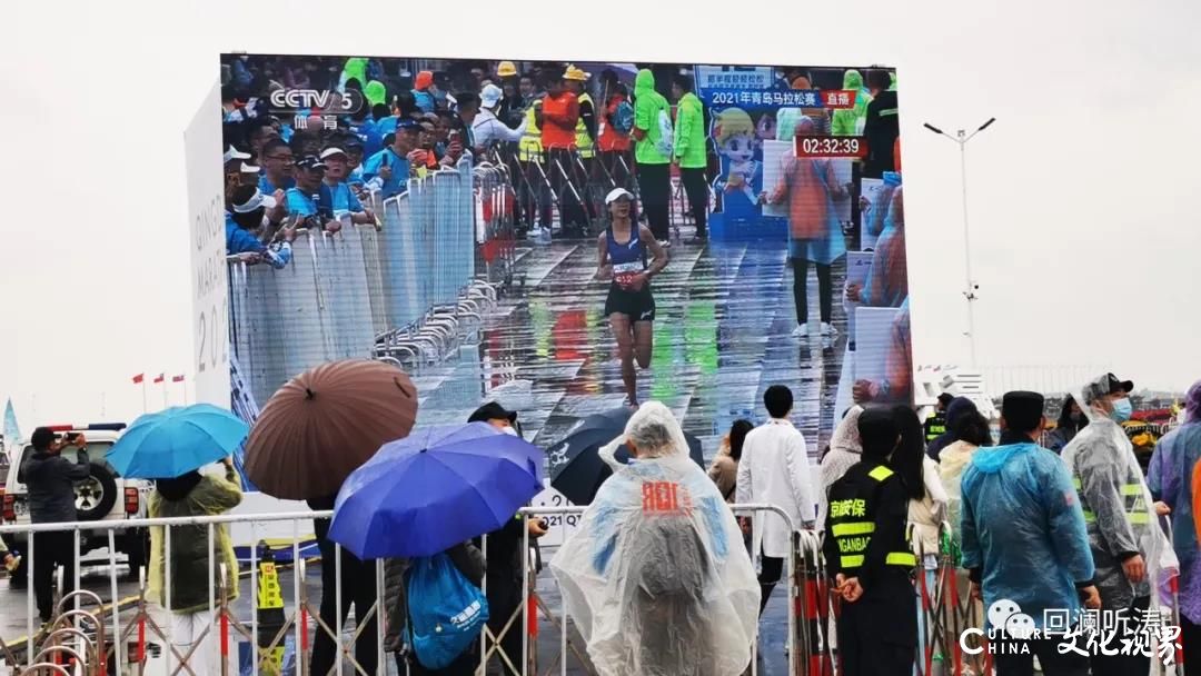 一场马拉松燃爆一座城！2021青岛国际马拉松跑出岛城“新风景”