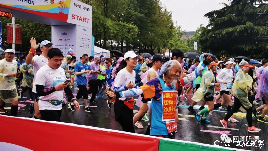 一场马拉松燃爆一座城！2021青岛国际马拉松跑出岛城“新风景”