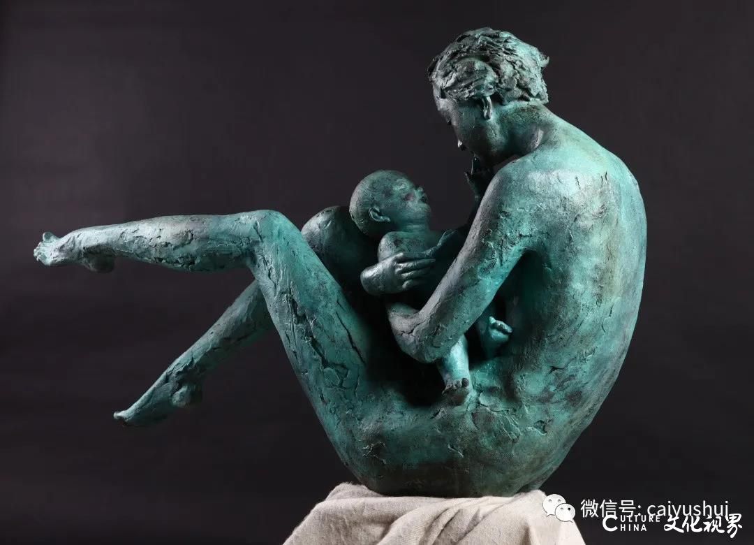 致敬母亲：爱像世界那么大——著名艺术家蔡玉水雕塑作品《母爱》欣赏